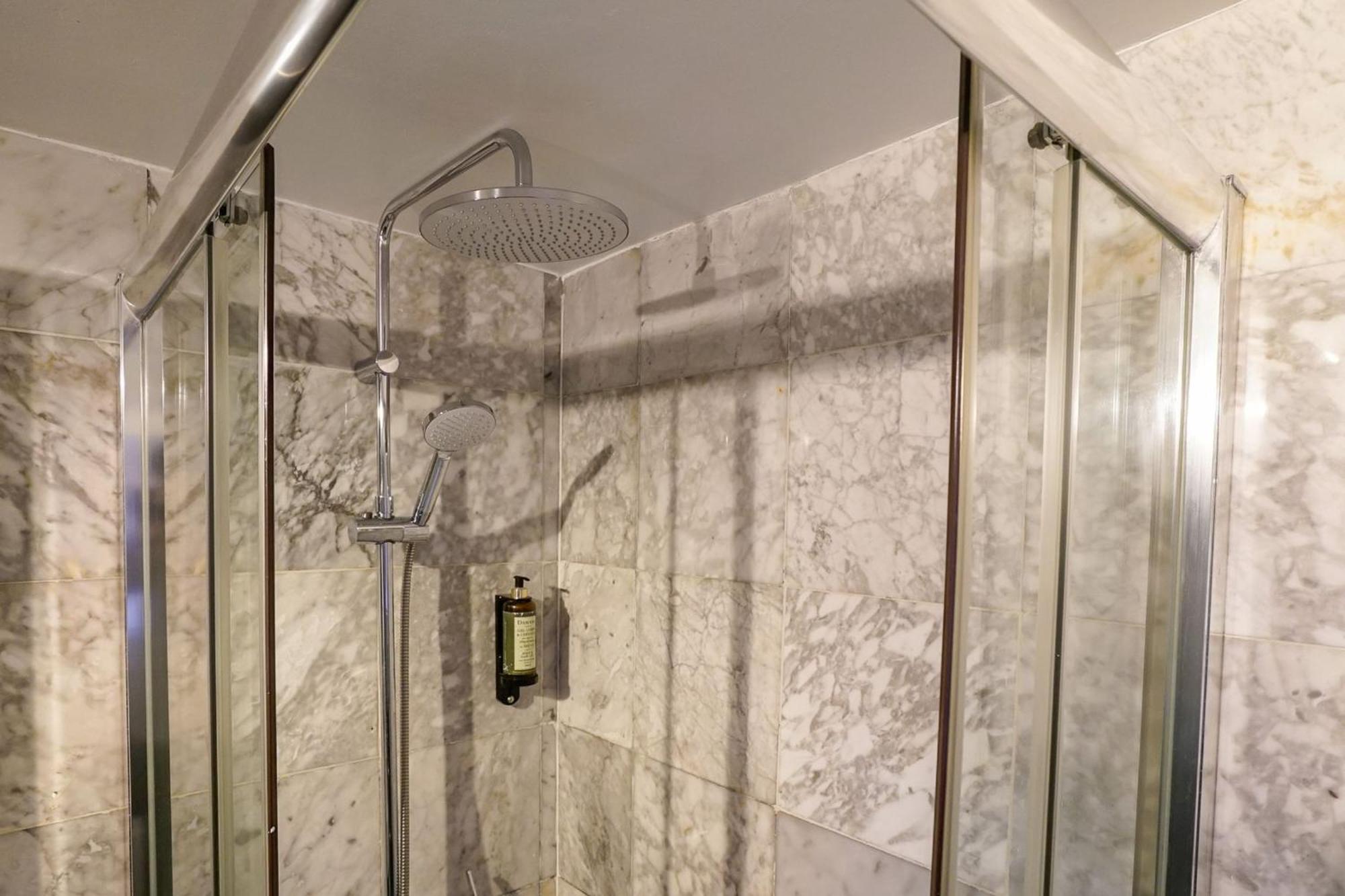 Cosmopolitan Chiado Apartment By Lovelystay リスボン エクステリア 写真